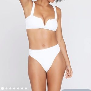L*SPACE WHITE RIBBED BIKINI TOP - Lee Lee Top NWT size Medium